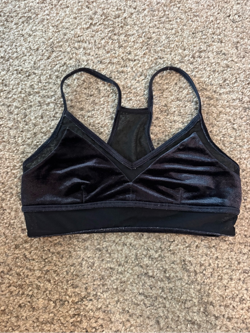 Alo Velvet and Mesh V-neck Sports Bra. Black. Sz 6 (no tag).